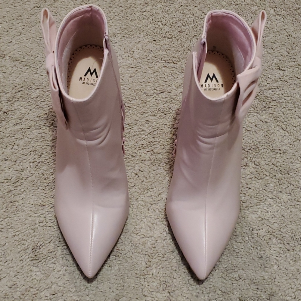 Rose color bootie
